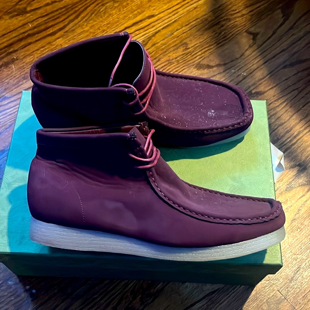 Amali Burgandy Boots
Size 11 
Never worn in good condition need to be wiped off.